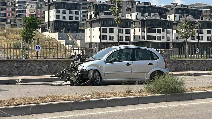 Hurdaya dönen araçtan yara almadan kurtuldu