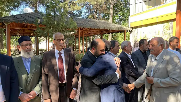 Husumet yerini kardeşliğe bıraktı