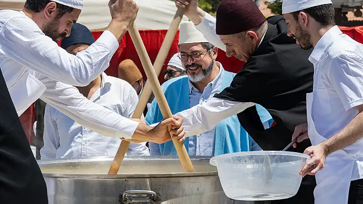 HZ. Mevlâna türbesinde 4 ton aşure kaynayacak