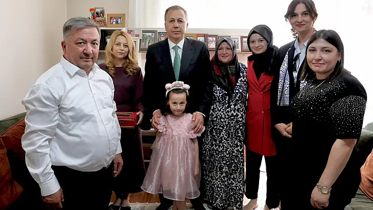 İçişleri Bakanı Ali Yerlikaya, Konya'da Şehit Ailesini Ziyaret Etti