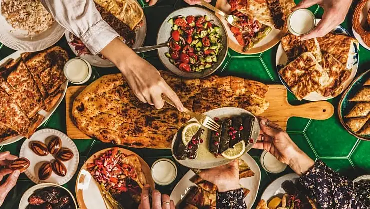 İftar sofralarında yerli lezzetler tüketin: Bereketin tadını kendi ürünlerimizle çıkarın