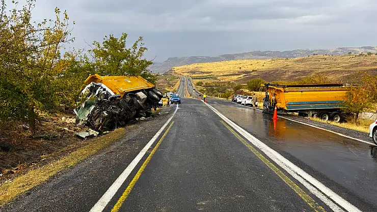 İki kamyonun çarpışması sonucu 1 kişi hayatını kaybetti