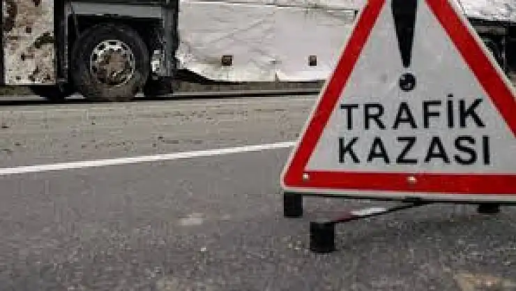 İki otomobil çarpıştı: 6 kişi yaralandı