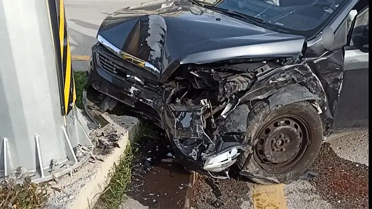 İki otomobil çarpıştı: 6 yaralı