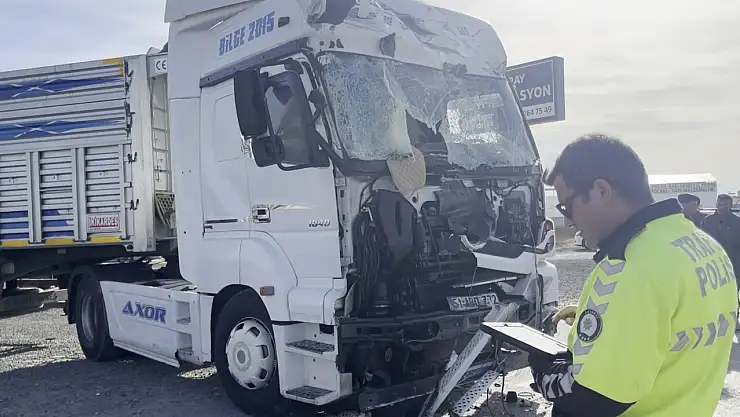 İki TIR çarpıştı: 1 yaralı