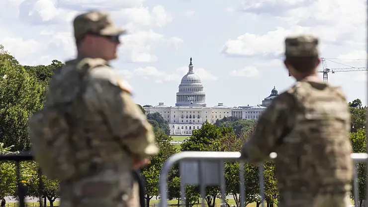 İki Ulusal Muhafız askeri vurularak öldürüldü