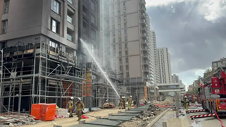 İnşaat halindeki 12 katlı binada yangın çıktı