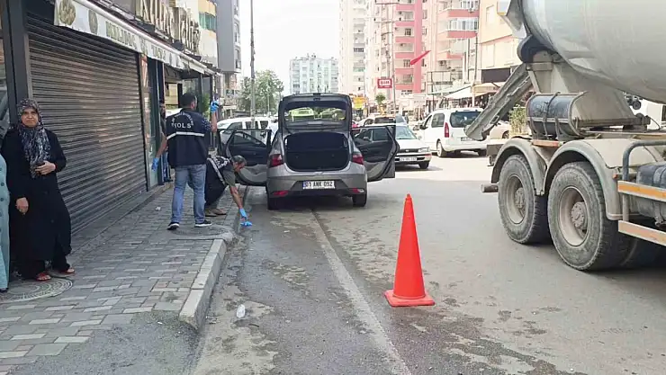 İş yerine yapılan silahlı saldırıda otomobiliyle yoldan geçen kadın sürücü vuruldu