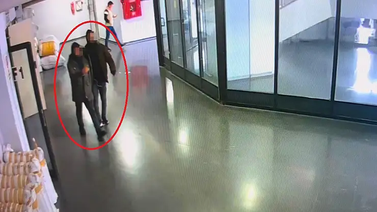 İşçi gibi geldiler, çaldıkları kumaşları taksiyle götürdüler