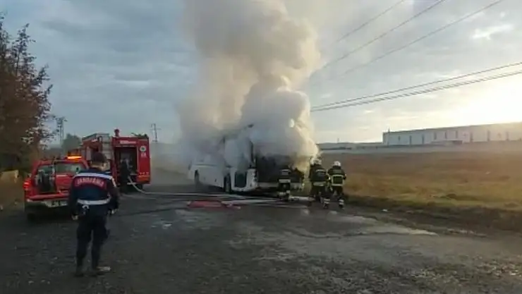 İşçi otobüsü alev aldı