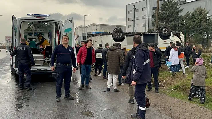 İşçi taşıyan midibüs devrildi: 25 kişi yaralandı