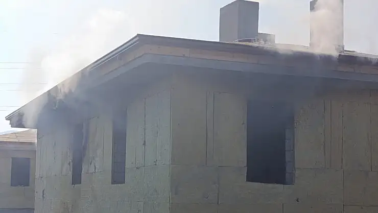 İşçilerin kaldığı evde yangın paniği