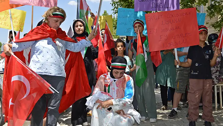 İsrail'in Gazze'ye saldırıları protesto edildi