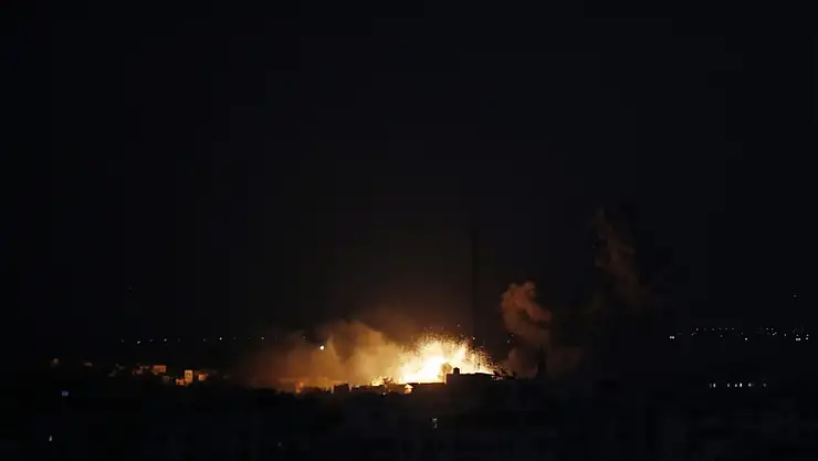 İsrail Lübnan'ın güneyini vurdu