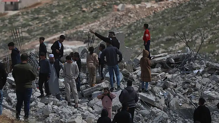 İsrail ordusu, Batı Şeria'da Filistinli ait 8 yapıyı yıktı