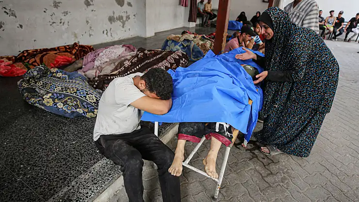 İsrail savaş uçakları Gazze'de 3 evi vurdu