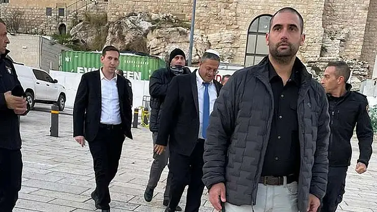 İsrail Ulusal Güvenlik Bakanı Ben-Gvir, Mescid-i Aksa'ya baskın düzenledi