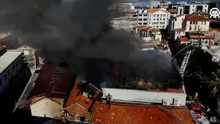 İzmir'in tarihi çarşısında yangın!