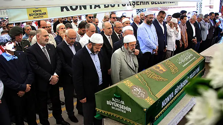 İzmir Valisi Köşger'in kayınpederi Konya'da toprağa verildi