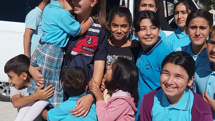 Jandarmadan  çocuklara sürpriz ziyaret