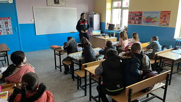 Jandarmadan öğrencilere 'Güvenli internet' eğitimi