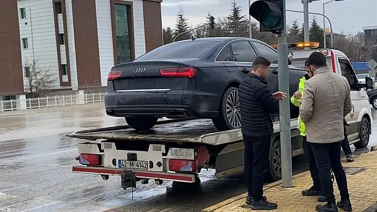Jandarmanın dur ihtarına uymayarak kaçan plakasız otomobil polise yakalandı
