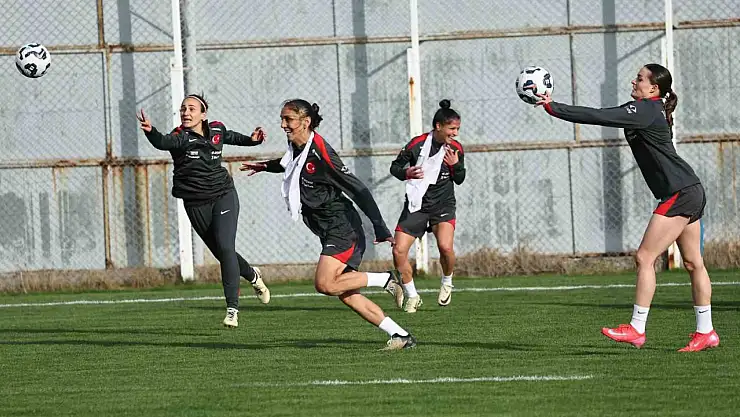 Kadın Milli Takım, Slovenya maçı hazırlıklarına Sivas'ta başladı