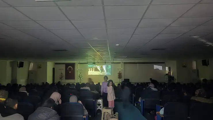Kadınhanı'lı çocukların sinema keyfi