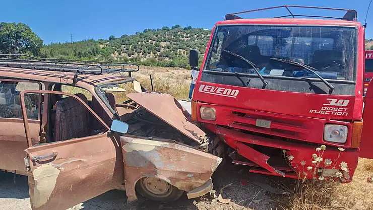 Kamyonet ile otomobil çarpıştı: 6 kişi yaralandı