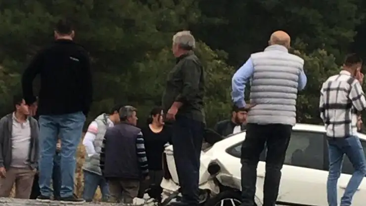 Kamyonet ile otomobil çarpıştı: 5 yaralı