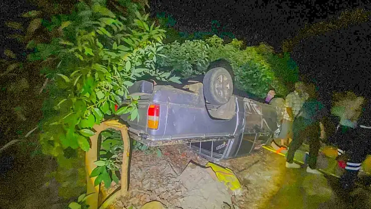 Kamyonet şarampole uçtu: 1'i ağır 4 yaralı