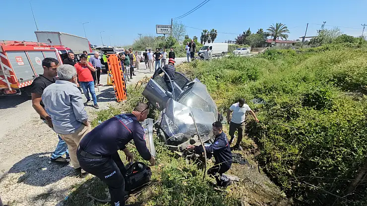 Kanala devrilen otomobildeki 2 kişi yaralandı