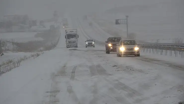 Kar yağışından dolayı 8 köy yolu kapandı!