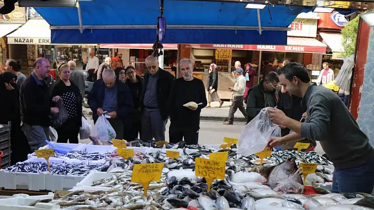 Karadenizliler hamsinin yüzüne bakmıyor! Anadolu'ya koliler ile gönderiliyor