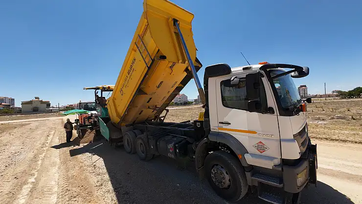 Karaman Belediyesi Yenişehir'de yolları yeniliyor