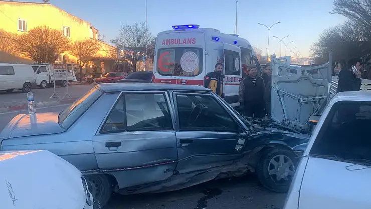 Karaman'da otomobiller çarpıştı: 2 yaralı