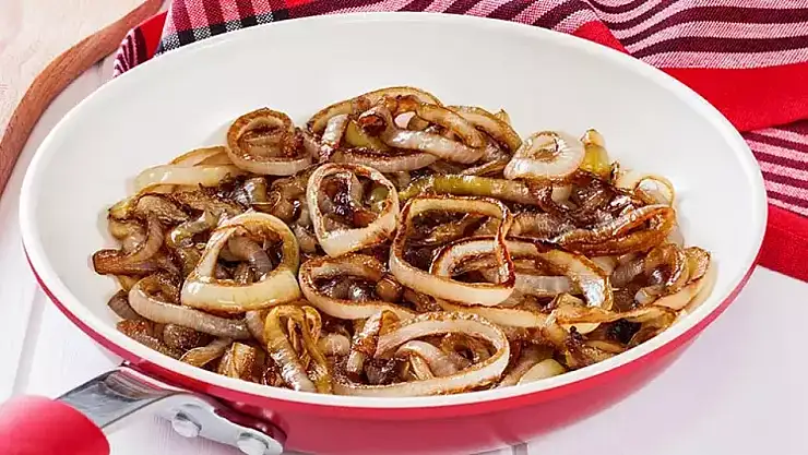 Karamelize Soğan Mezesi Tarifi: Lezzetli ve Pratik Bir Akşam Yemeği Seçeneği!