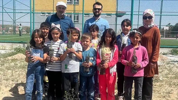 Karapınar'da anlamlı adım: Her öğrenciye bir fidan