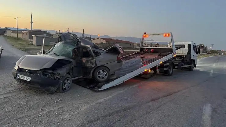 Karapınar'da feci kaza: Otomobil direğe çarptı, sürücü hayatını kaybetti