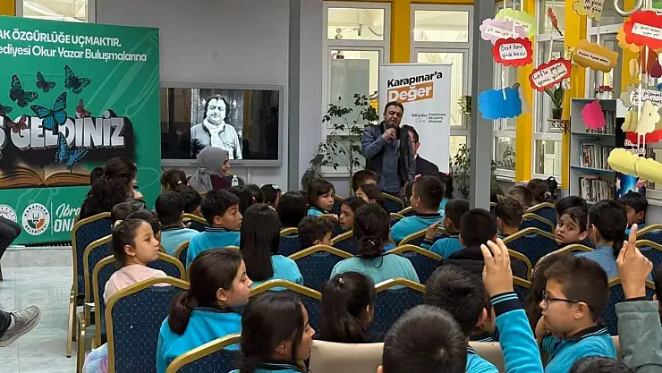 Karapınar'da yazar Vural Kaya öğrencilerle buluştu