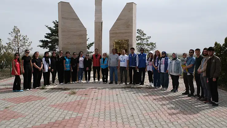 Karapınar'daki acı kazada hayatını kaybedenler gençler tarafından anıldı