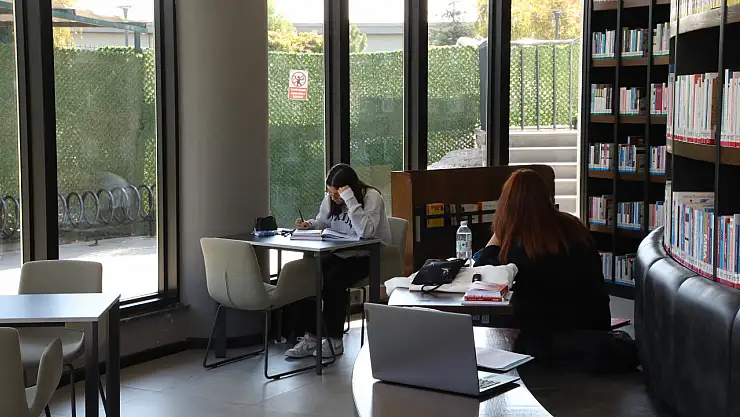 Karatay Belediyesi'nden bir ilk: Kütüphanede masa kapmak artık çok daha kolay