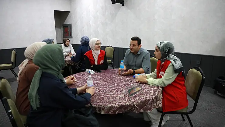 Karatay Belediyesi, üniversite tercih sürecindeki gençlere rehberlik ediyor