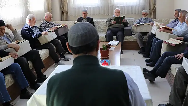 Karatay emekli konaklarında Ramazan'a özel Kur'an dersi