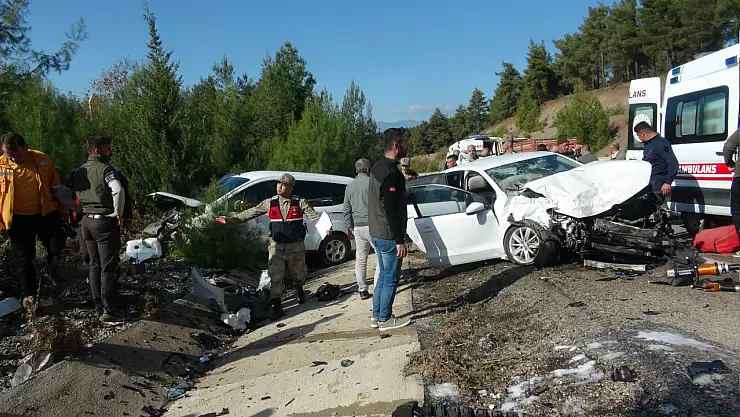 Karayolunda korkutan kaza: 4'ü ağır 5 kişi yaralandı