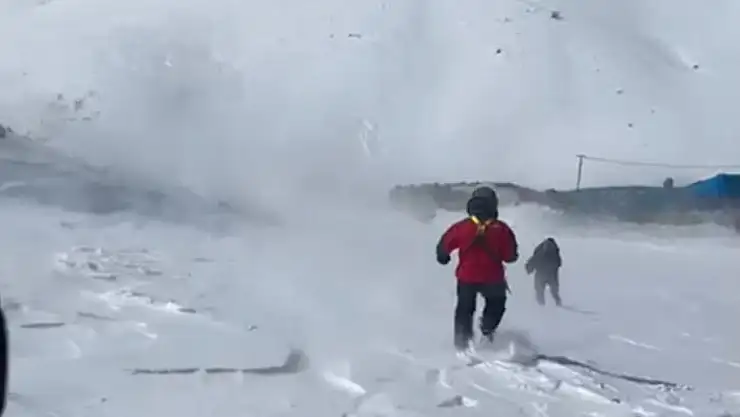 Kardan mahsur kalmıştı, helikopterle kurtarıldı