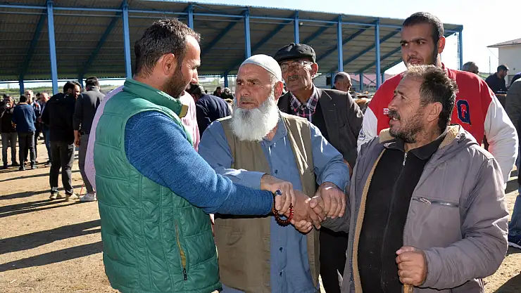 Kars hayvan pazarlarında bayram öncesi hareketlilik artıyor
