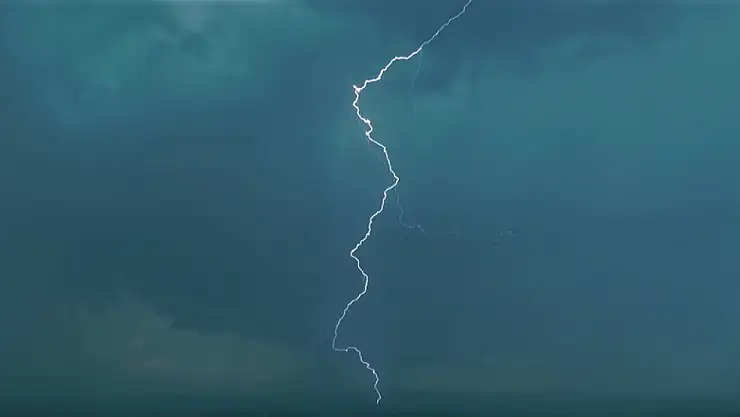 Kars'ta yıldırımın isabet ettiği genç öldü