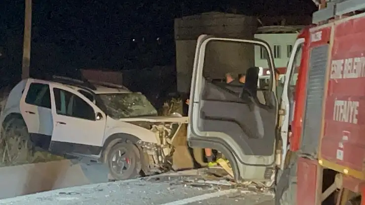 Katliam gibi kazada 2 ölü, 3 yaralı!