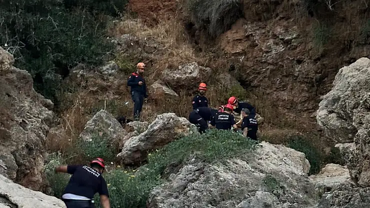 Kayalıklardan düşen genç hayatını kaybetti